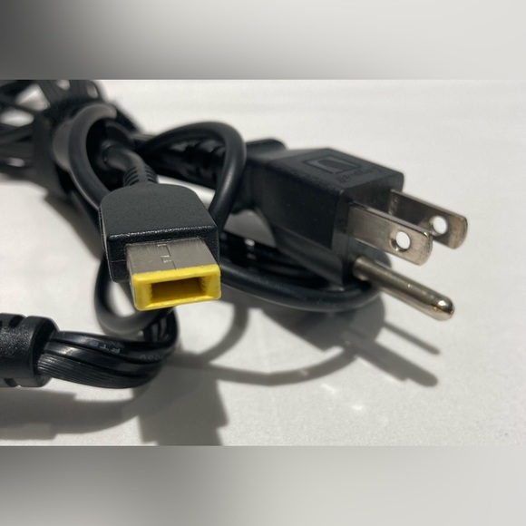 Lenovo 65W Power Adapter PA-1650-72 - Picture 4 of 5
